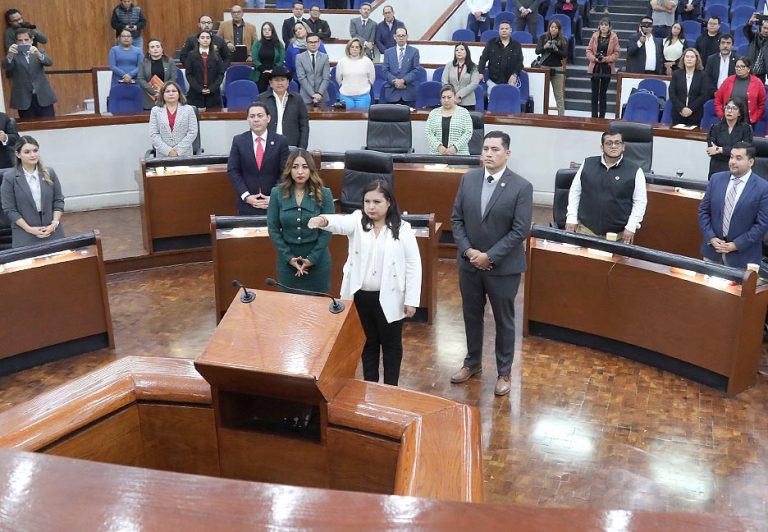 Rinde-Protesta-Viviana-Margarota-Hernandez-como-titular-del-Organo-Interno-de-Control-del-CEEPAC