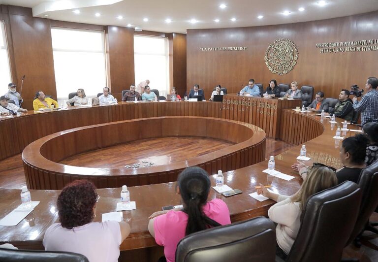 Dip. Martha Aradillas reunión con responsables de Anexos.